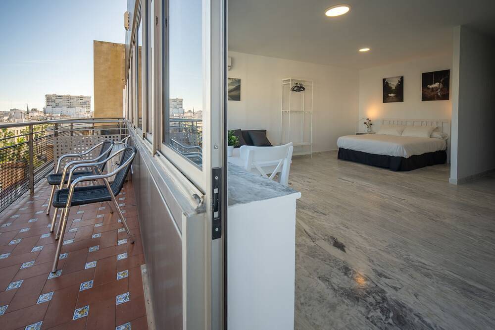Hostal Palacio Hotel París - Habitación 6B in Huelva, Costa de la Luz