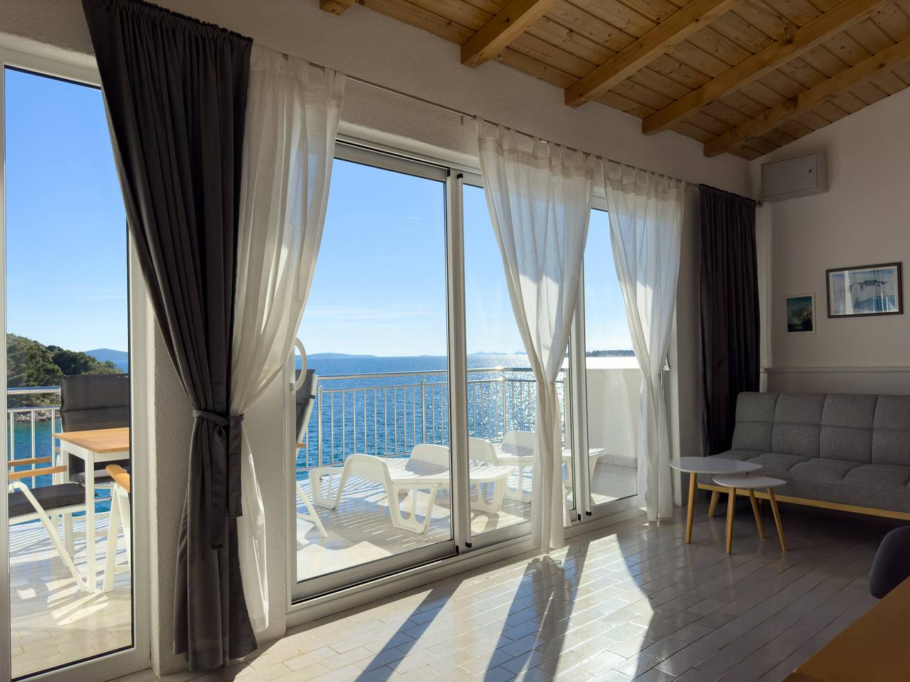 Ganze Wohnung, Ferienwohnung in Tribunj mit Meerblick, Terrasse, Klimaanlage, W-Lan (68-2) in Tribunj, Šibenik-Knin