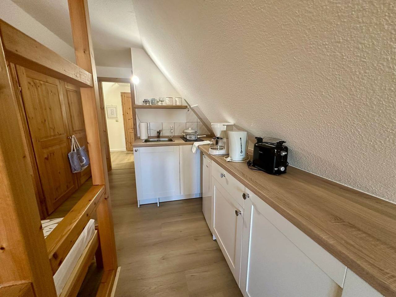 Ganze Wohnung, Ferienwohnung 7 – Dachstudio mit großzügigem Raumgefühl in Strand Kleinhagen, Mönchgut