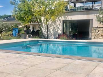 Gîte pour 2 personnes, avec vue ainsi que jardin et piscine à Crest