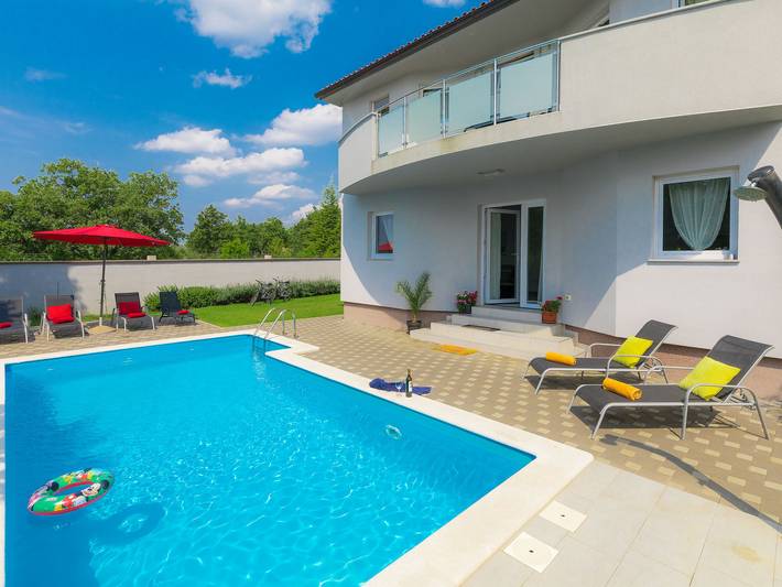 Ferienhaus für 8 Personen, mit Garten und Terrasse sowie Pool - 1