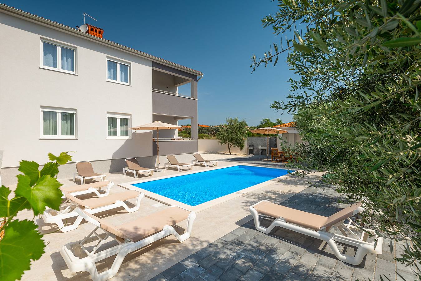 Geheel appartement, Vakantieappartement voor 2 personen met zwembad in Medulin City, Medulin