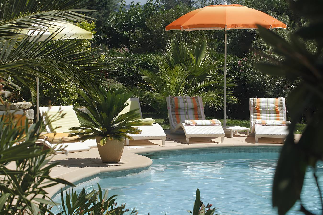 Gehele studio, Studio "1 - Le Mas Du Soleil" met gedeeld zwembad, wifi en airconditioning in Sainte-Maxime, Draguignan en omgeving