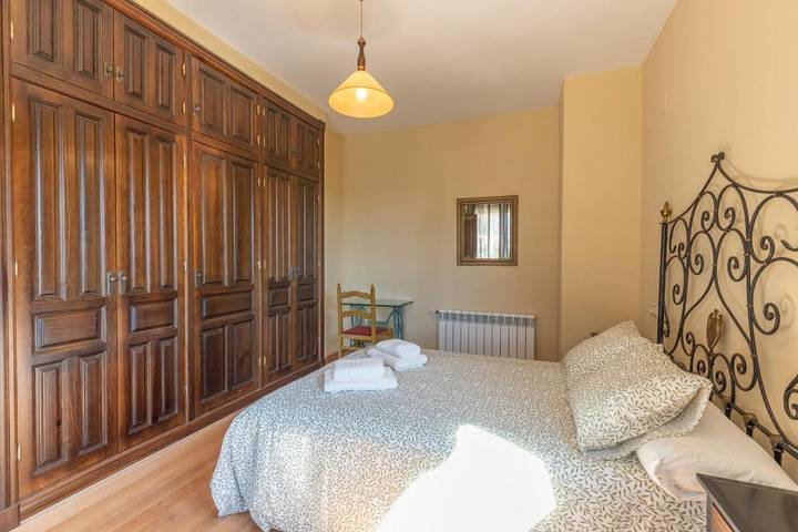 Casa rural para 8 personas, con Balcón además de Terraza y Piscina en Colomera - 4