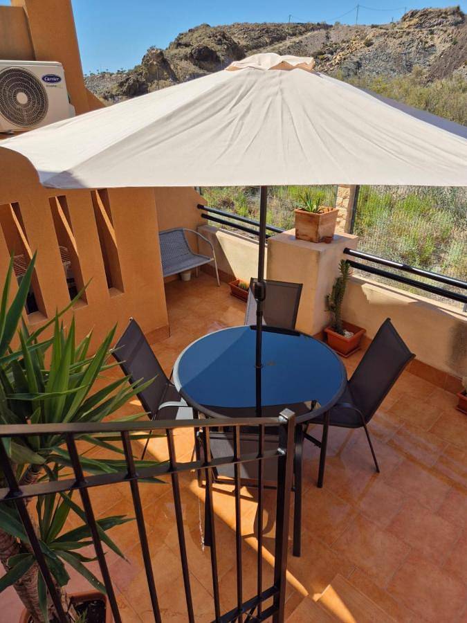 Apartamento de vacaciones para 5 personas, con vistas además de piscina y jardín - 1
