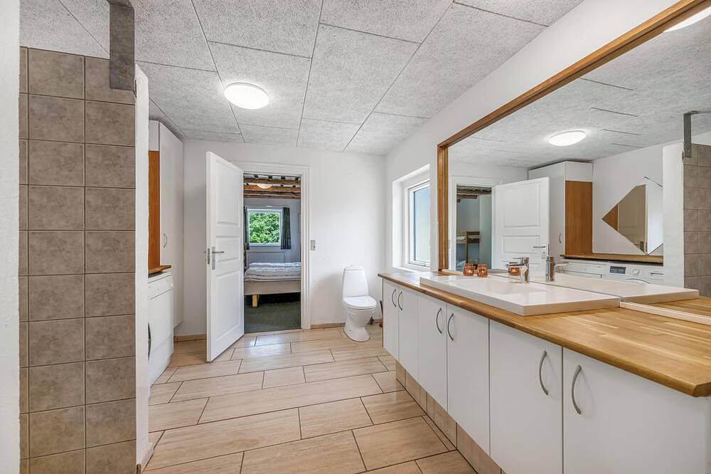 24 person pool house with activity room and 8 bedrooms. in Viborg