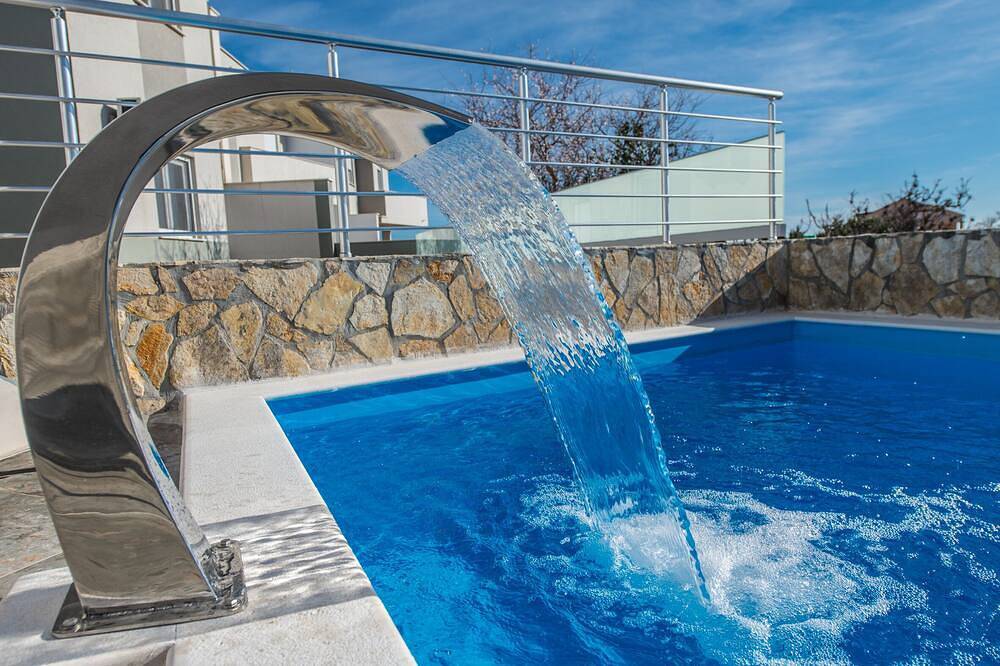 Apartamento entero, Apartment Luka with Heated Private pool in Novalja, Pag