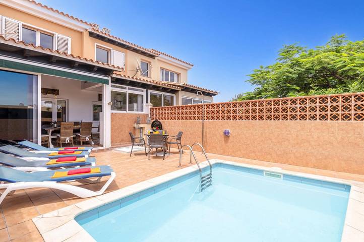 Villa for 4 people, with garden, child-friendly in Corralejo