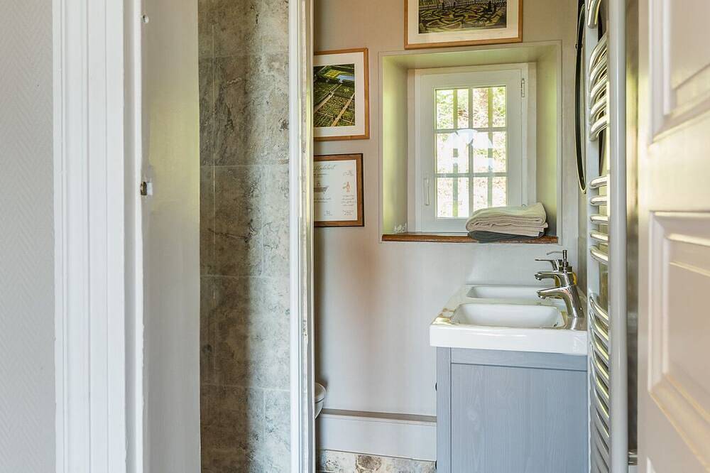 Ferienhaus-Hütte-Ensuite mit Dusche-Blick auf den Wald in Saint-Paterne-Racan, Tours und Umgebung