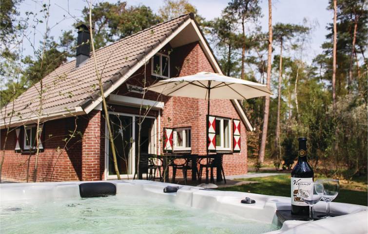 Ferienhaus für 6 Personen, mit Terrasse und Whirlpool sowie Garten in Ommen