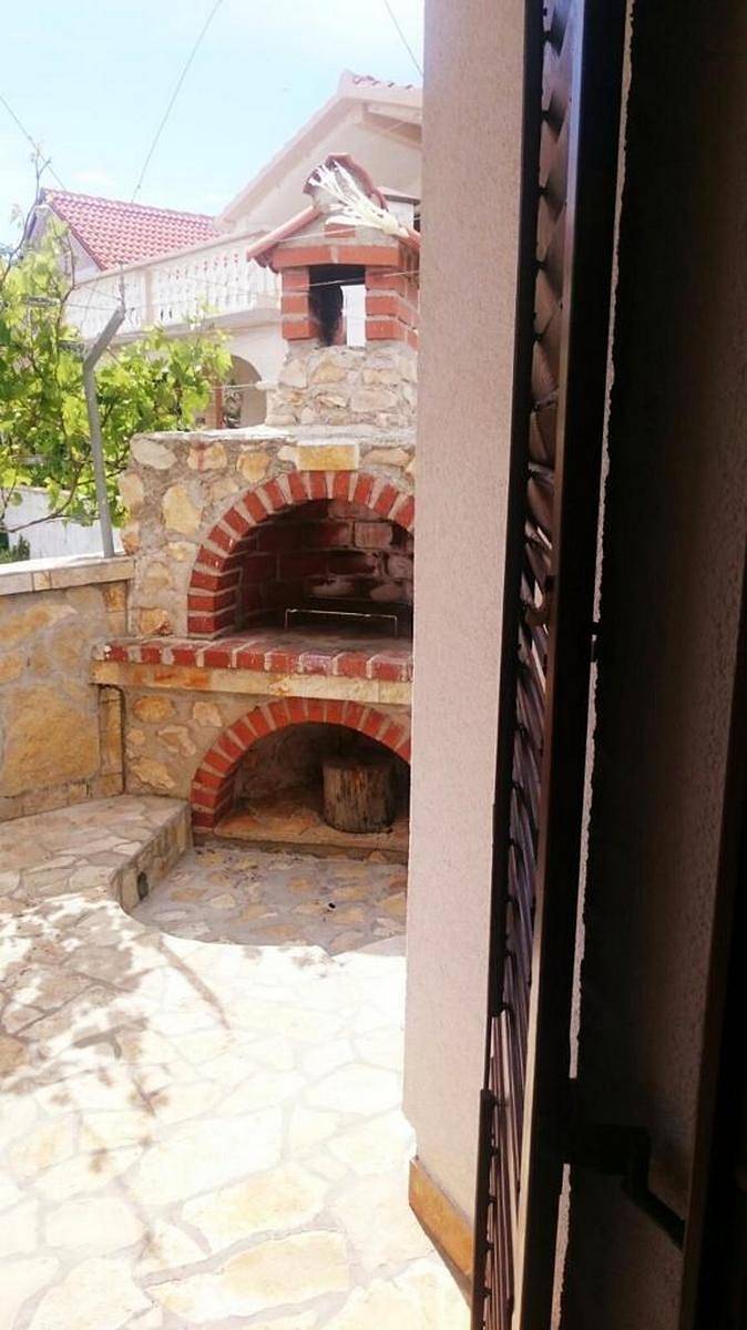 Ganze Wohnung, 2-Zimmer-Ferienwohnung mit Terrasse und Meerblick Vrsi - Mulo, Zadar A-18849-a in Mulo, Vrsi