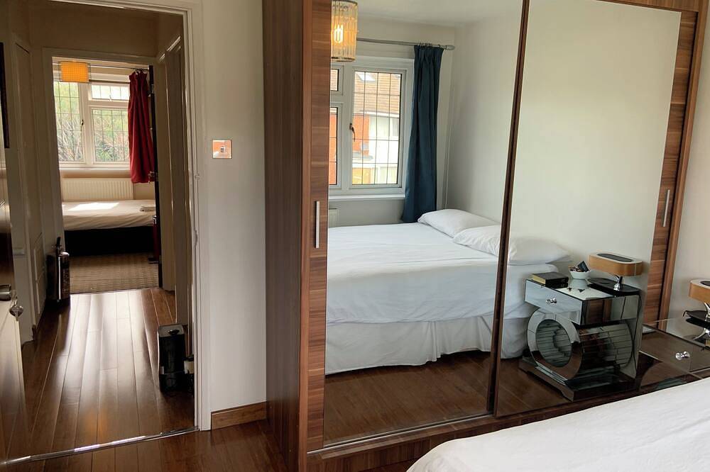 Bianca's House Hotel Heathrow Airport in Slough, Berkshire