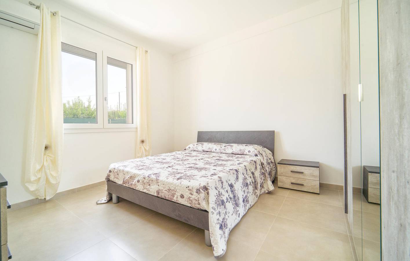 Soleado apartamento junto al mar con aparcamiento y terraza, a 2 km de Scala dei Turchi in Realmonte, Provincia de Agrigento