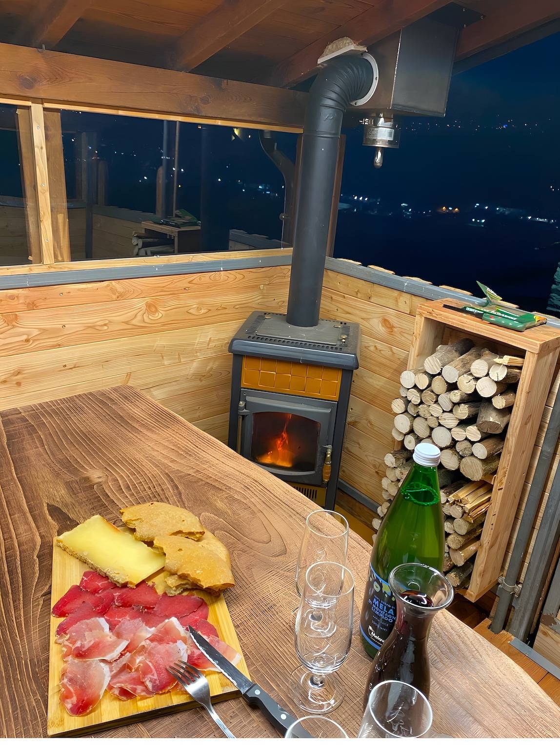 Appartamento intero, Appartamento 'Il Giardino' con vista sulle montagne, terrazza privata e Wi-Fi in Castello dell'Acqua, Valtellina