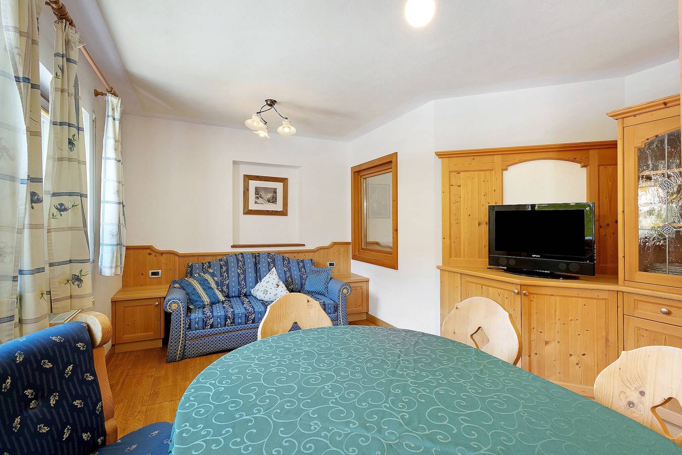 Ganze Wohnung, Ferienwohnung "Ciasa Mirio Armentara" mit Bergblick, Wlan & Garten in Rumestluns, Wengen (Italien)