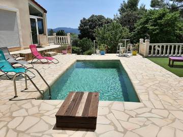 Location de vacances pour 5 personnes, avec terrasse et piscine à Mérindol