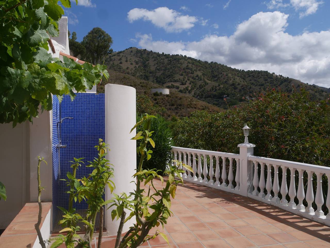 Casa de vacaciones "Cortijo Pura Vida" con vistas a la montaña, piscina, terraza y jardín in Cómpeta, Costa del Sol