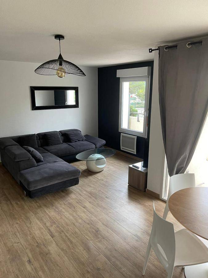 Appartement de vacances pour 3 personnes, avec Balcon ainsi que Terrasse et Piscine