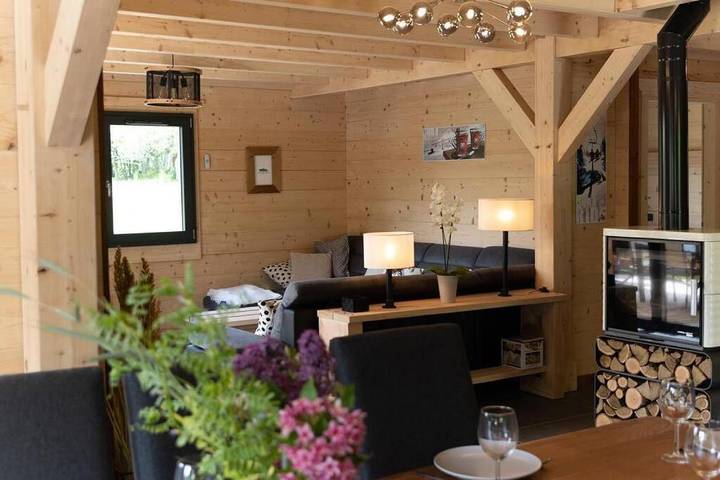 Gîte pour 12 personnes, avec terrasse ainsi que vue et jardin à Saint-Maurice-Crillat - 2