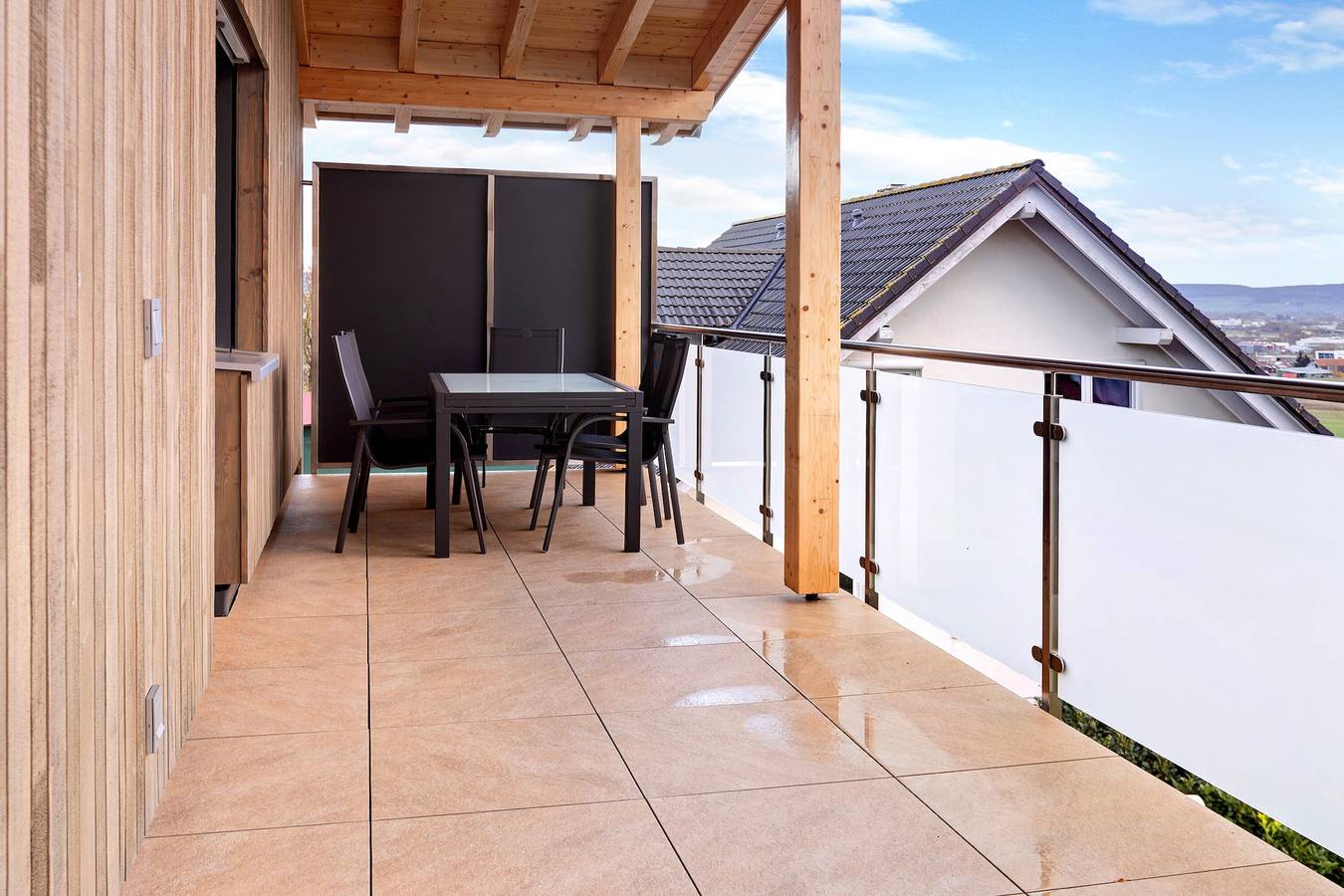 Ganze Wohnung, Ferienwohnung 'Panorama Suite' mit Balkon, Grillhüte und Infrarotkabine. in Donaueschingen, Mittlerer Schwarzwald