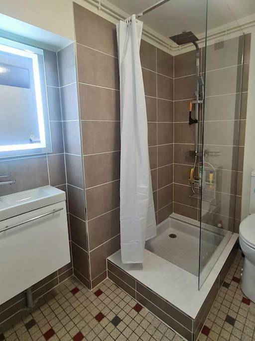 Gîte pour 4 personnes, avec piscine ainsi que vue et jardin à Grand-Brassac - 2