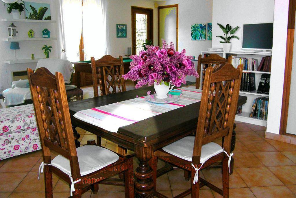 Two-Bedroom House in Dompierre-sur-Besbre, Allier
