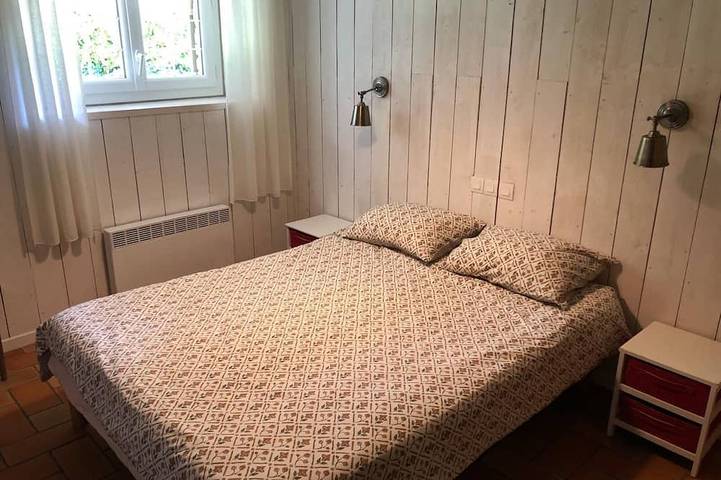 Location de vacances pour 6 personnes, avec terrasse ainsi que jardin et piscine à Lolme - 4