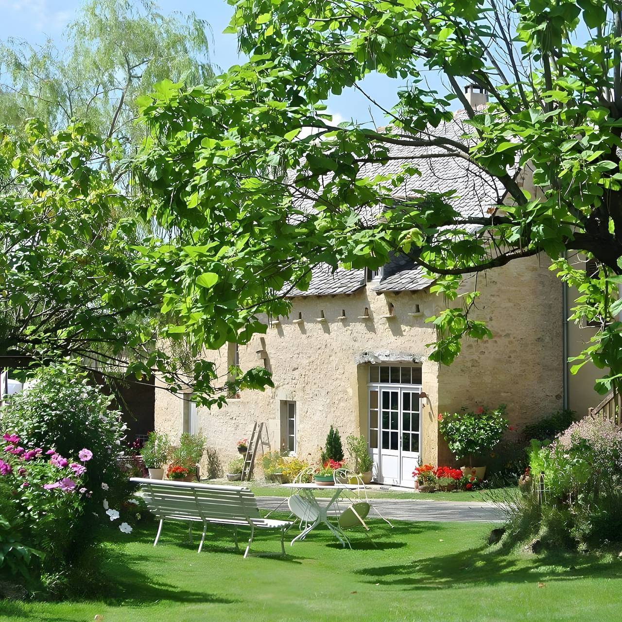 Chambre d’hôtes « La Grange De La Bonaurie - Havane » avec terrasse et jardin partagés in Anglars-Saint-Félix, Aveyron