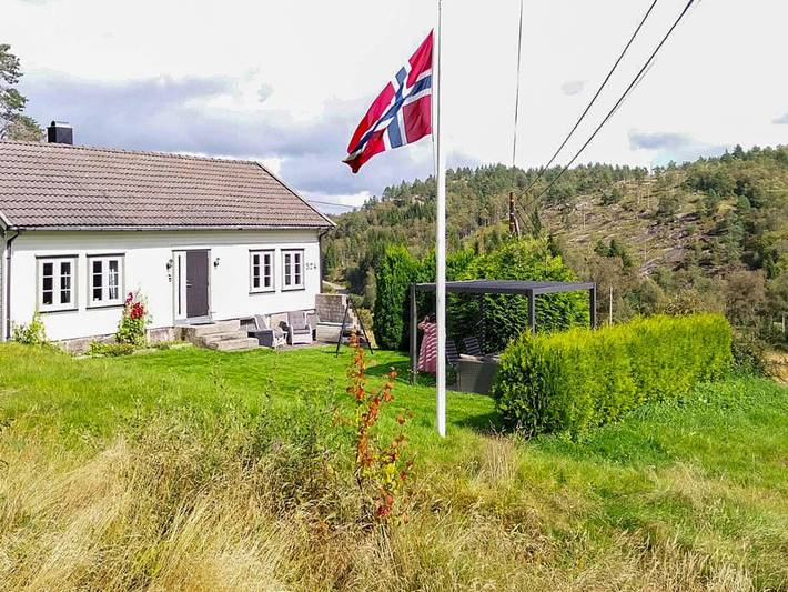 Ferienhaus für 6 Personen, mit Seeblick in Lyngdal