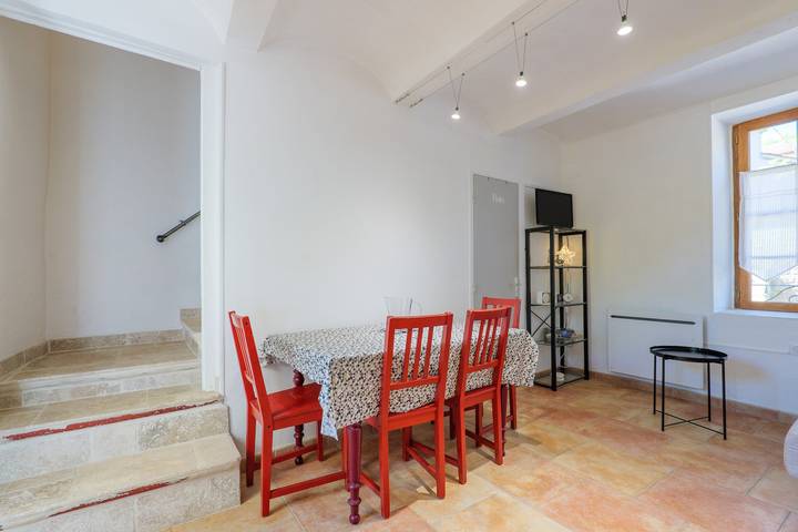Casa vacanze "Gîte Sur La Voûte" al Mas du tilleul, grande piscina, terrazza privata in Courry, Cevenne