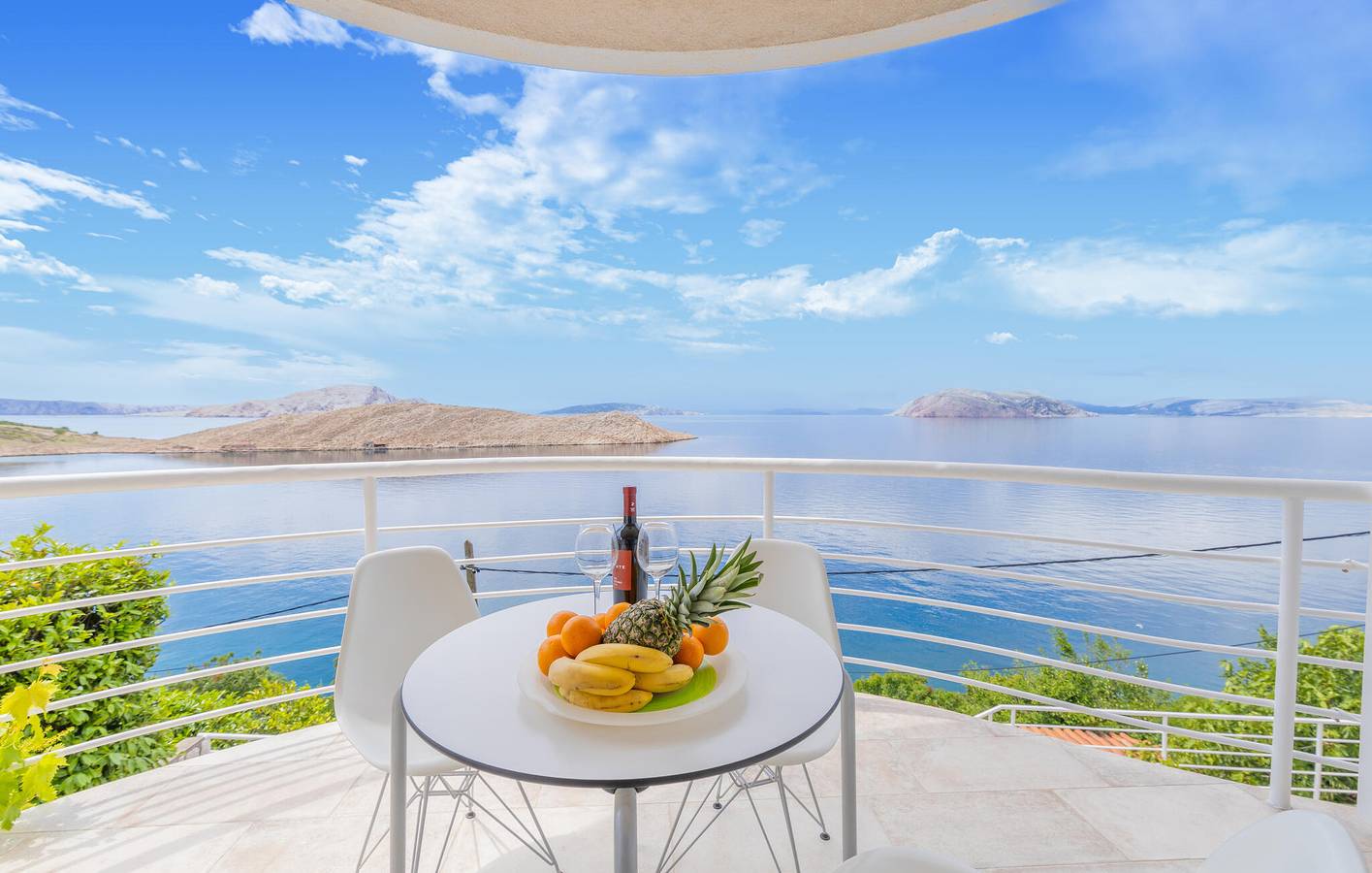 Ganze Ferienwohnung, Charmantes Apartment mit Terrasse, 300 m vom Strand entfernt – kostenlose Parkplätze und WLAN in Jablanac, Kvarner Festland
