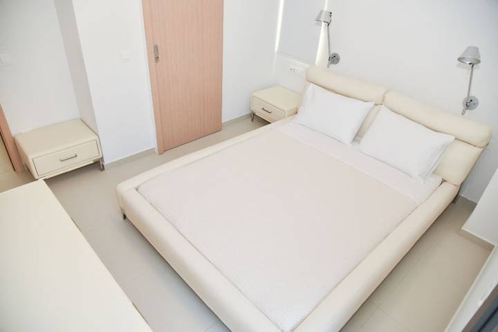 Location de vacances pour 6 personnes, avec jardin et vue sur l’océan ainsi que terrasse et piscine dans Agia Pelagia - 4