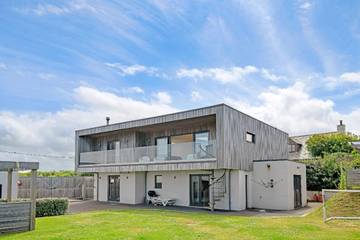 Holiday Rental for 13 People in Widemouth Bay, Cornwall, Photo 3