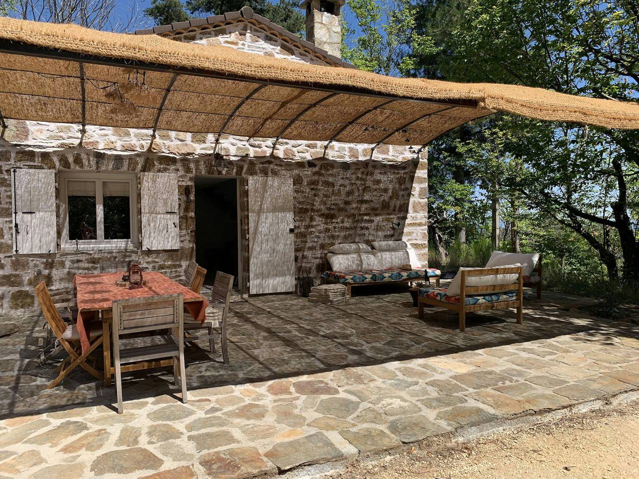 Haus mit Pool in den Monts d'Ardèche in Gravières, Parc naturel régional des Monts d'Ardèche