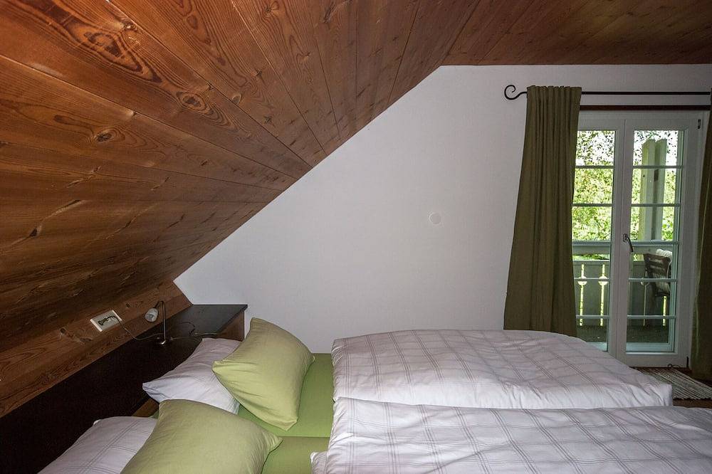 Ganze Wohnung, Großzügige  Ferienwohnung in ruhiger Alleinlage, großer Balkon und Garten in Isny im Allgäu, Region Bodensee-Oberschwaben