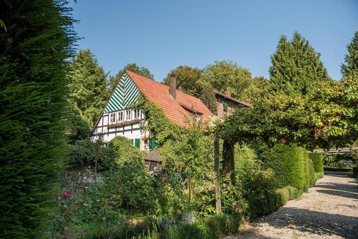 Ferienwohnung für 6 Personen, mit Terrasse und Garten sowie Sauna und Ausblick in Altenbeken