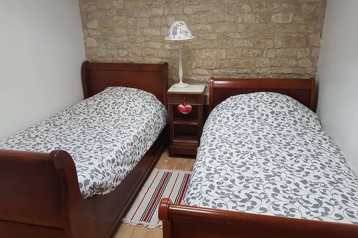 Location de vacances pour 8 personnes, avec piscine et jardin à Dœuil-sur-le-Mignon - 4