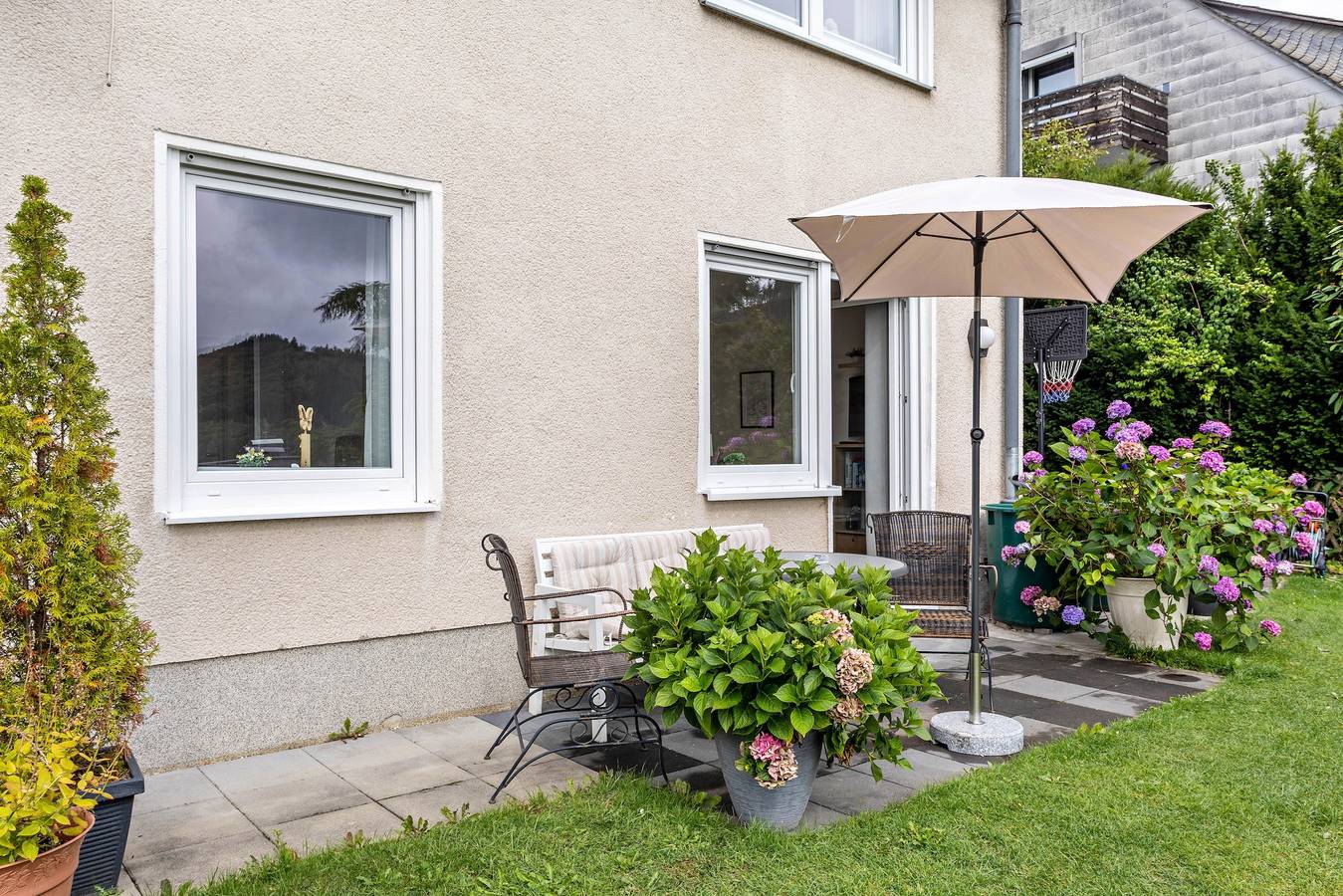 Ganze Wohnung, Ferienwohnungen Löwenstein Fewo 3 mit Privatterrasse, Gemeinschaftsgarten und Wi-Fi in Willingen, die Mittelgebirge