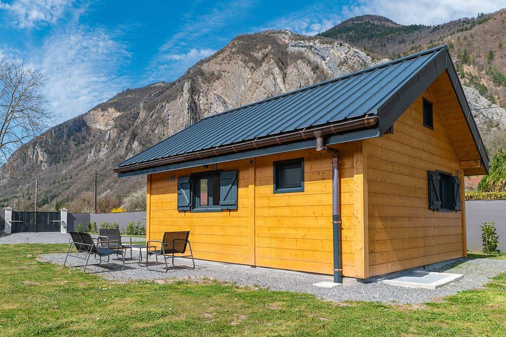 Cosy new chalet on private fenced plot 600m2 in Faverges, Parc naturel régional du Massif des Bauges