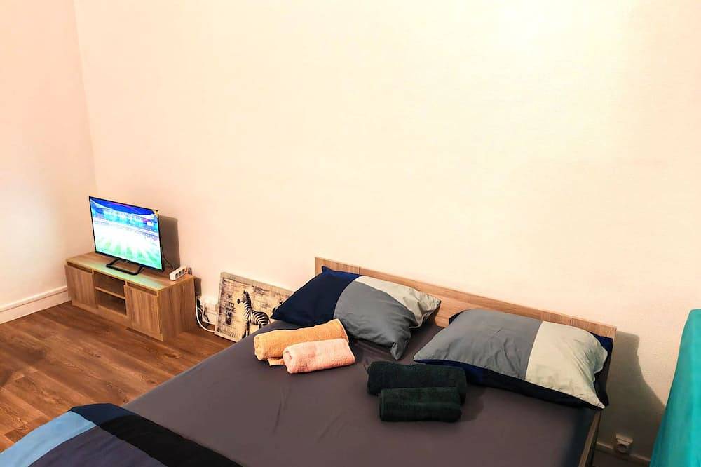 Appartement entier, F1 équipé avec ascenseur, parking et près des transports in Argenteuil, Val-d'Oise