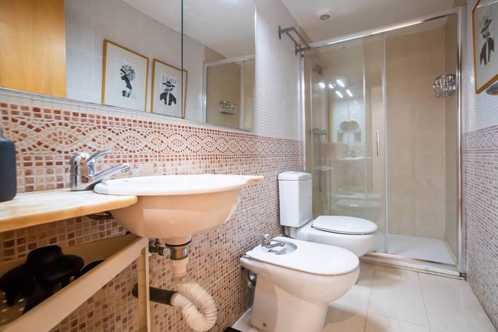 Ganze Wohnung, Ferienwohnung für 2 Personen mit Balkon in Barcelona Zentrum, Barcelona