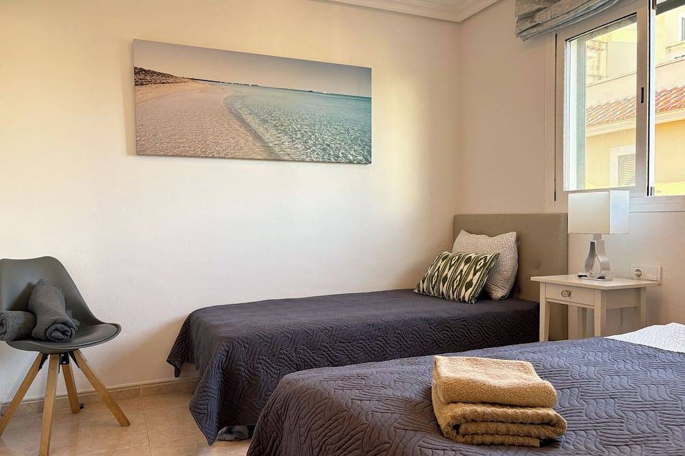 Ganze Wohnung, Traumhafte Familien-Ferienwohnung mit Dachterrasse & Pool in Calas de Mallorca, Manacor