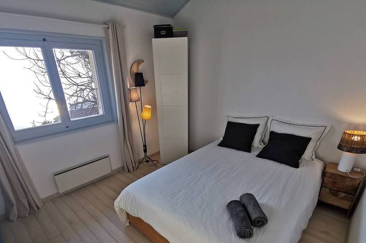 Sunset House with gorgeous view of the lake in Chernex, Montreux