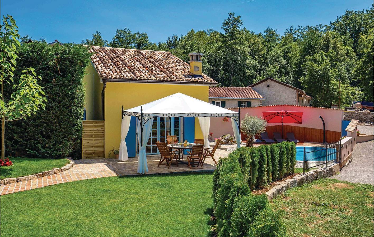 Gemütliche 75 m² große Ferienwohnung mit Pool, Terrasse und WLAN – der perfekte Urlaubsort! in Općina Matulji, Primorje-Gorski Kotar