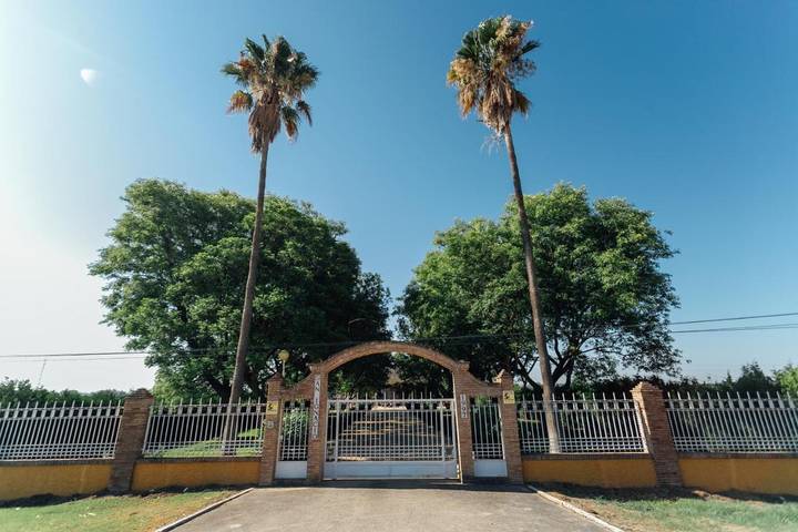 Casa rural para 16 personas, con Balcón y Terraza además de Jardín y Piscina en Cantillana