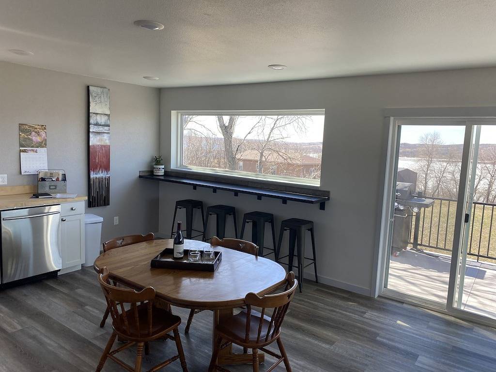 Clean, Cozy, Lake Home. Family, Pet and Outdoorsman Oasis. Winter access. in North Dakota