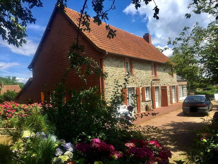 Cottage pour 12 personnes, avec jardin et jacuzzi, animaux acceptés dans Montsecret