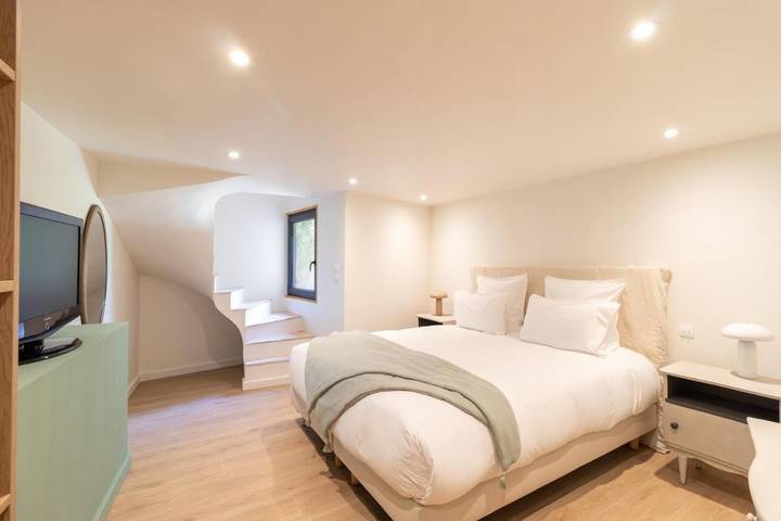 Gîte pour 2 personnes, avec terrasse ainsi que piscine et jardin à Rognes - 2