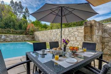 Cottage pour 6 personnes, avec jardin ainsi que vue et piscine dans Venade