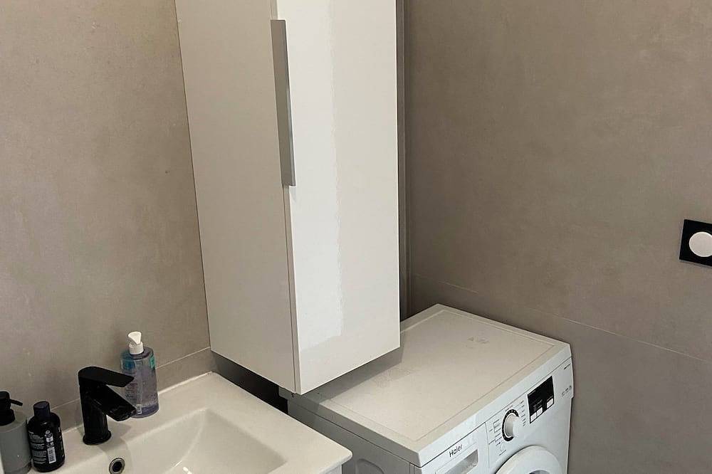Apartamento entero, Nice new Studio 10mins from Bordeaux and 50m from the tramway in Cenon, Región de Burdeos